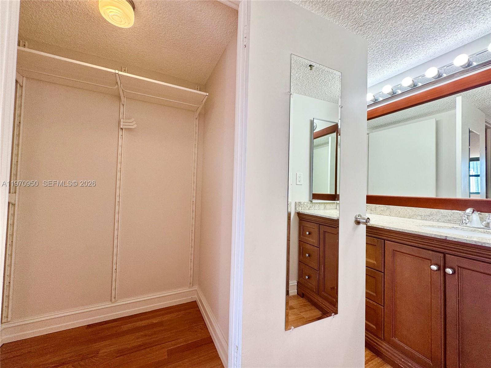 image Winston Towers 60017