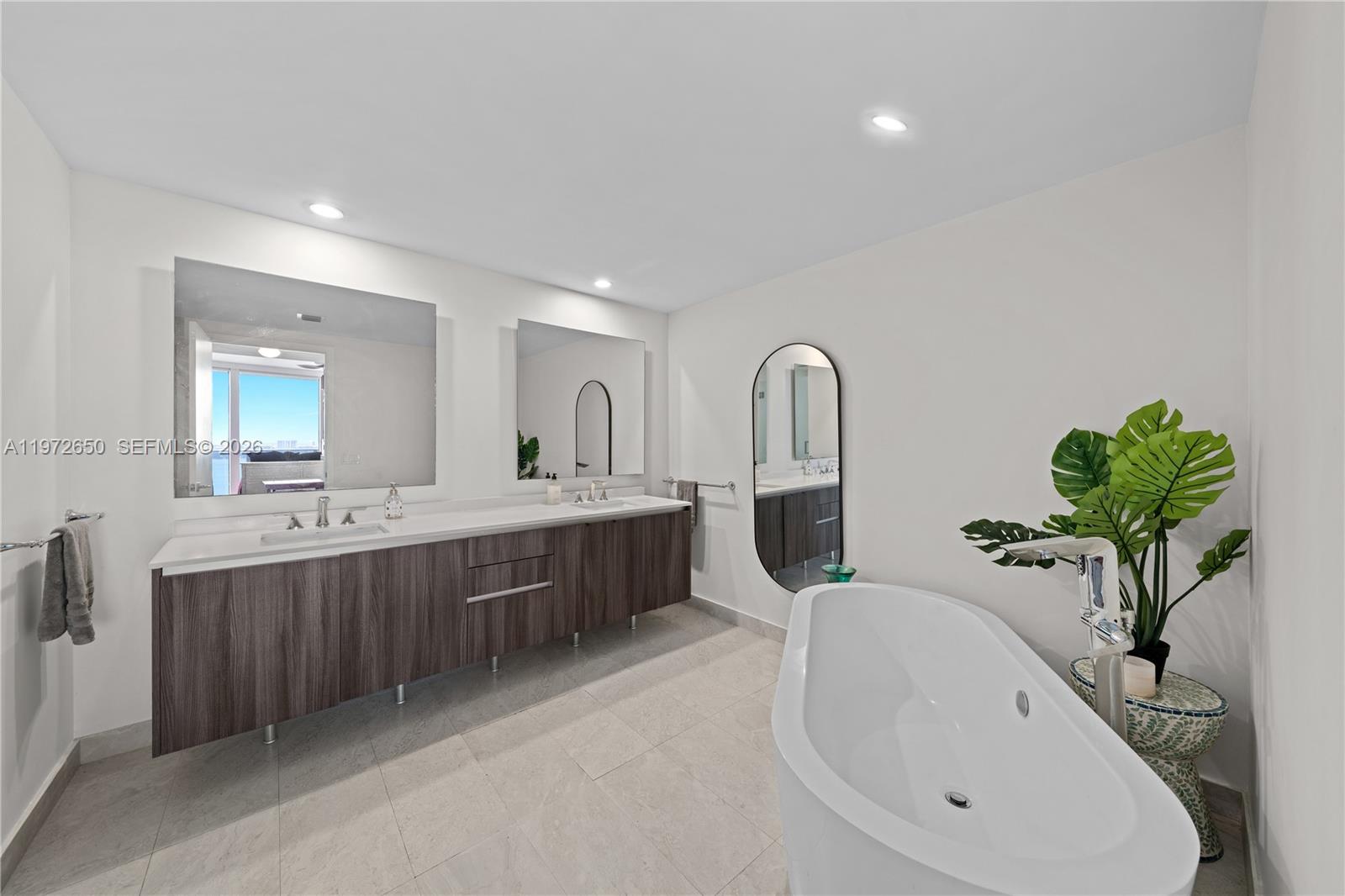 488 NE 18th St #2112 Miami, FL 33132