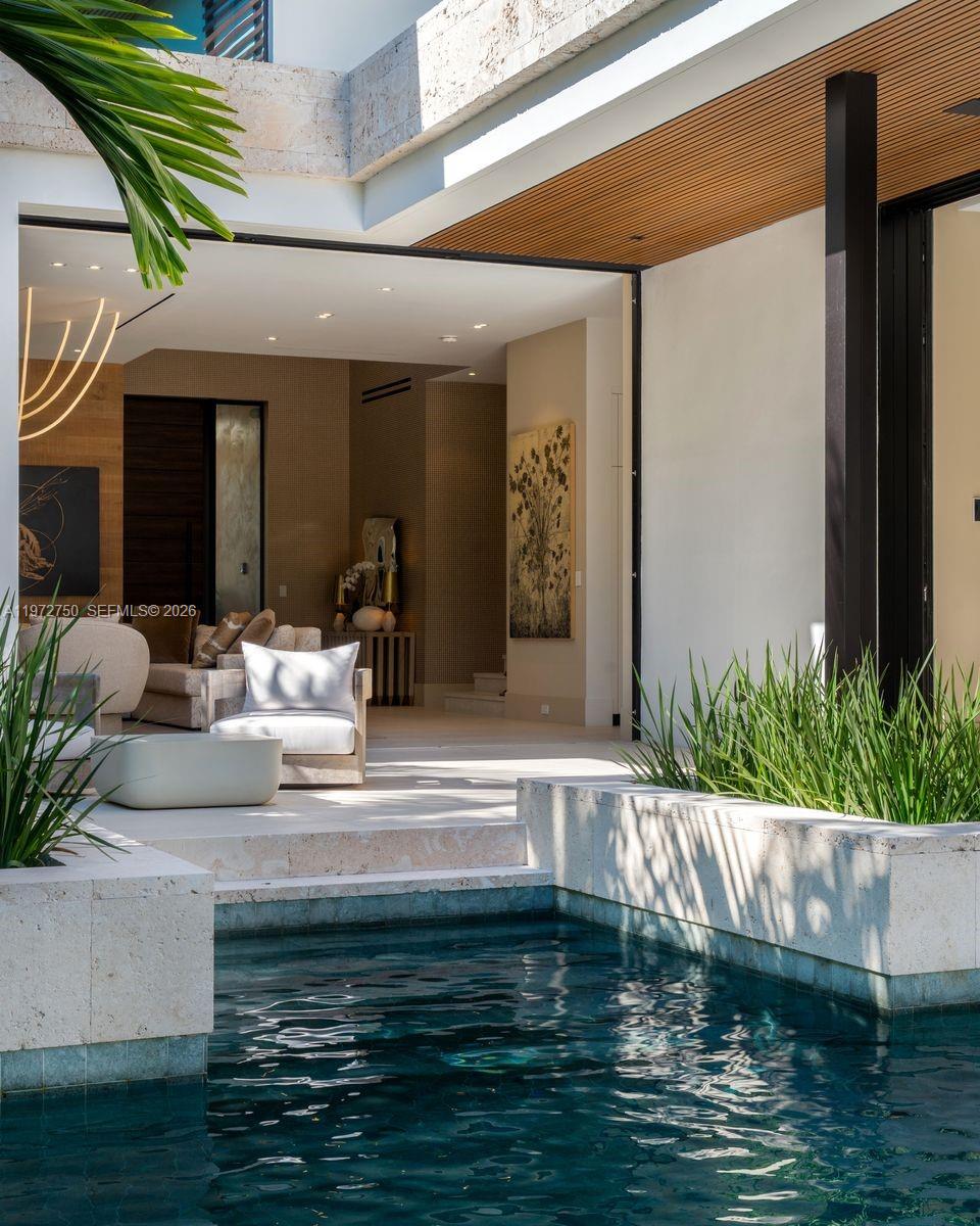 2145 Meridian Ave Miami Beach, FL 33139