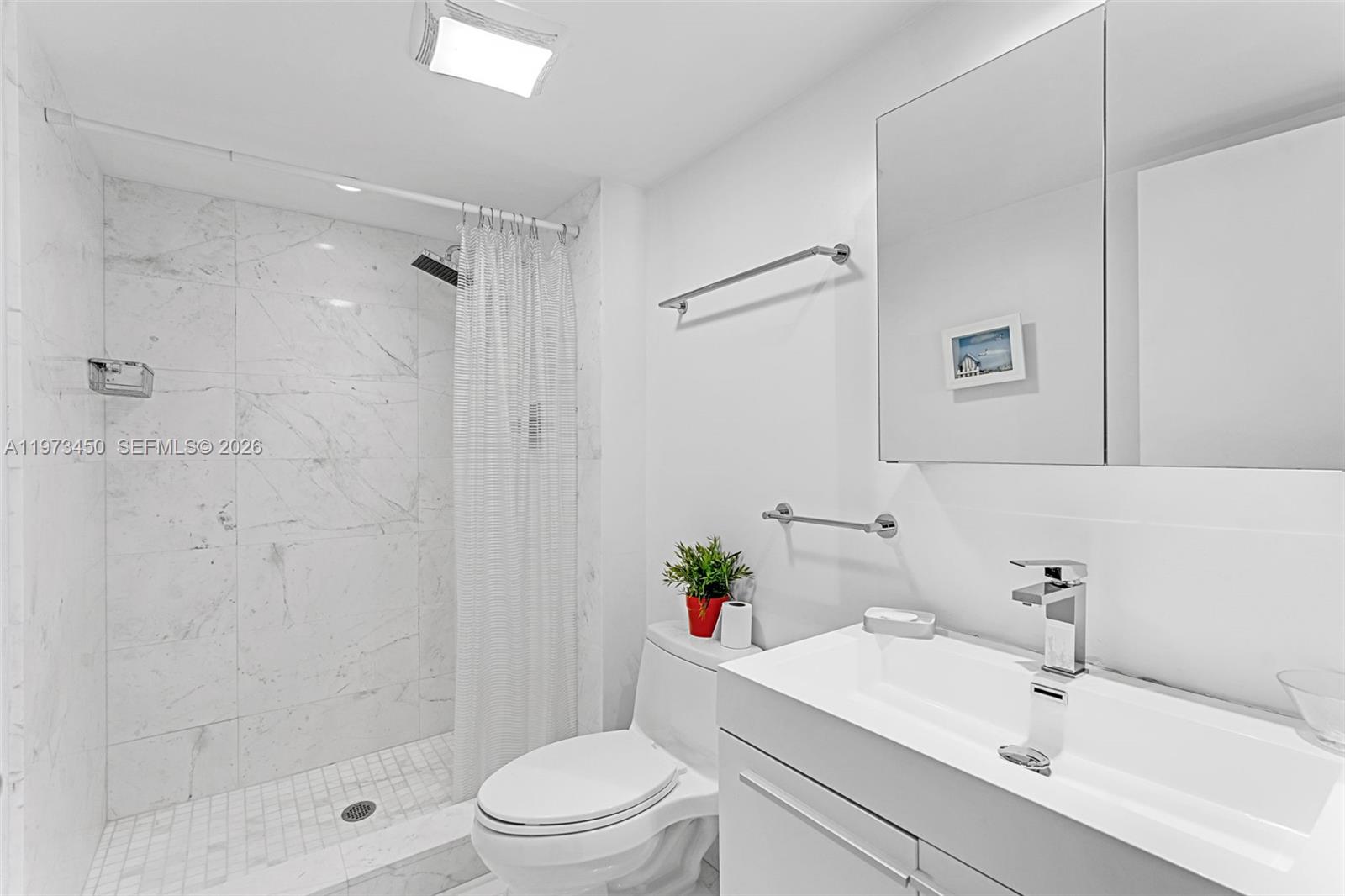 100 Bayview Dr #2007 Sunny Isles Beach, FL 33160