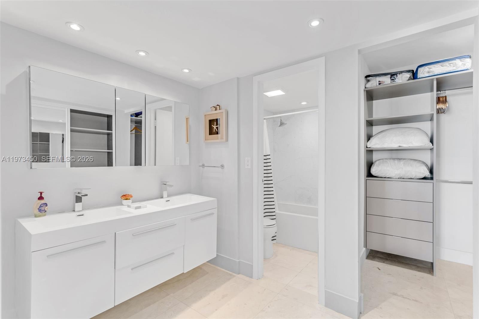 100 Bayview Dr #2007 Sunny Isles Beach, FL 33160