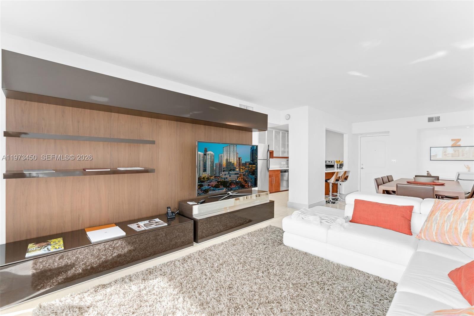 100 Bayview Dr #2007 Sunny Isles Beach, FL 33160