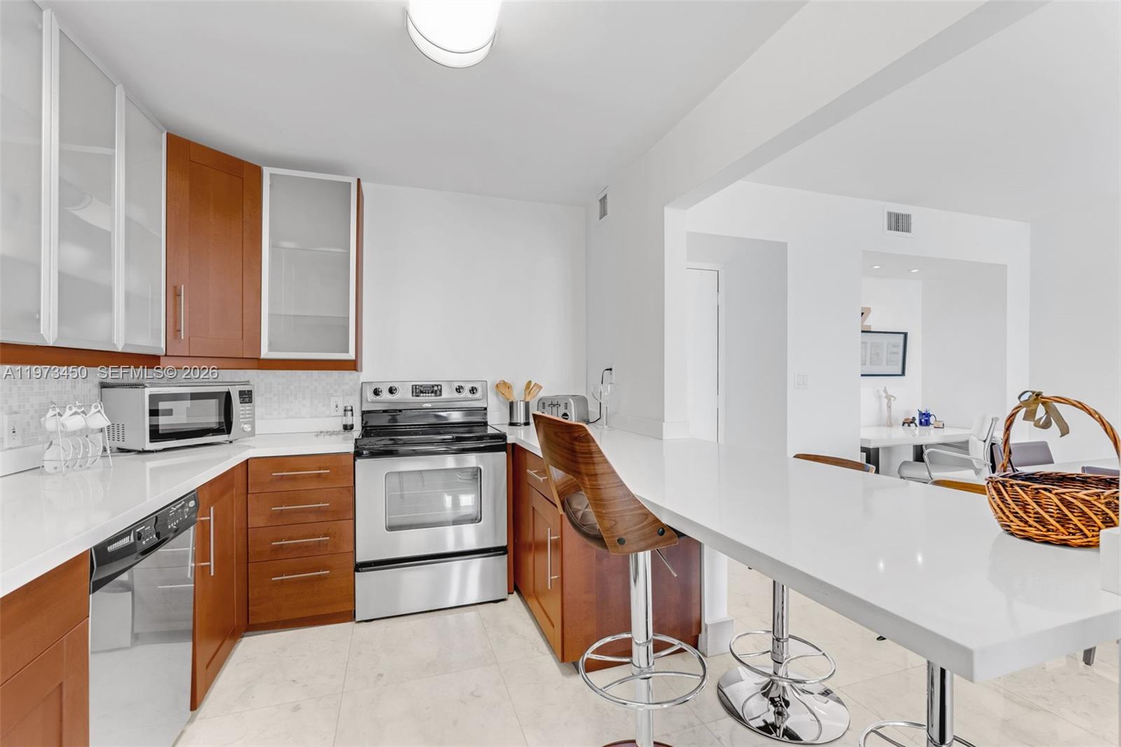 100 Bayview Dr #2007 Sunny Isles Beach, FL 33160