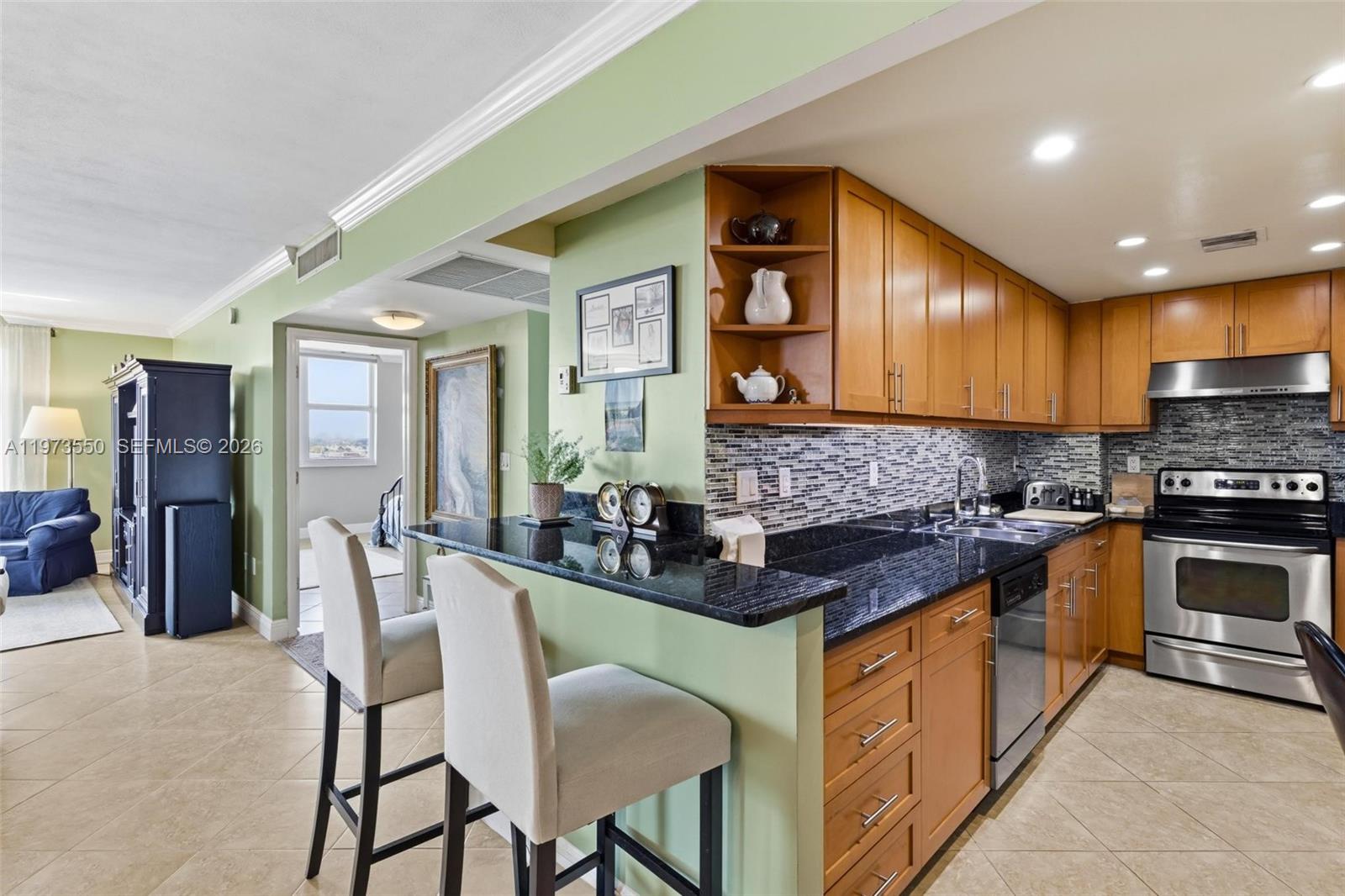 10350 W Bay Hbr Dr #PH-H Bay Harbor Islands, FL 33154