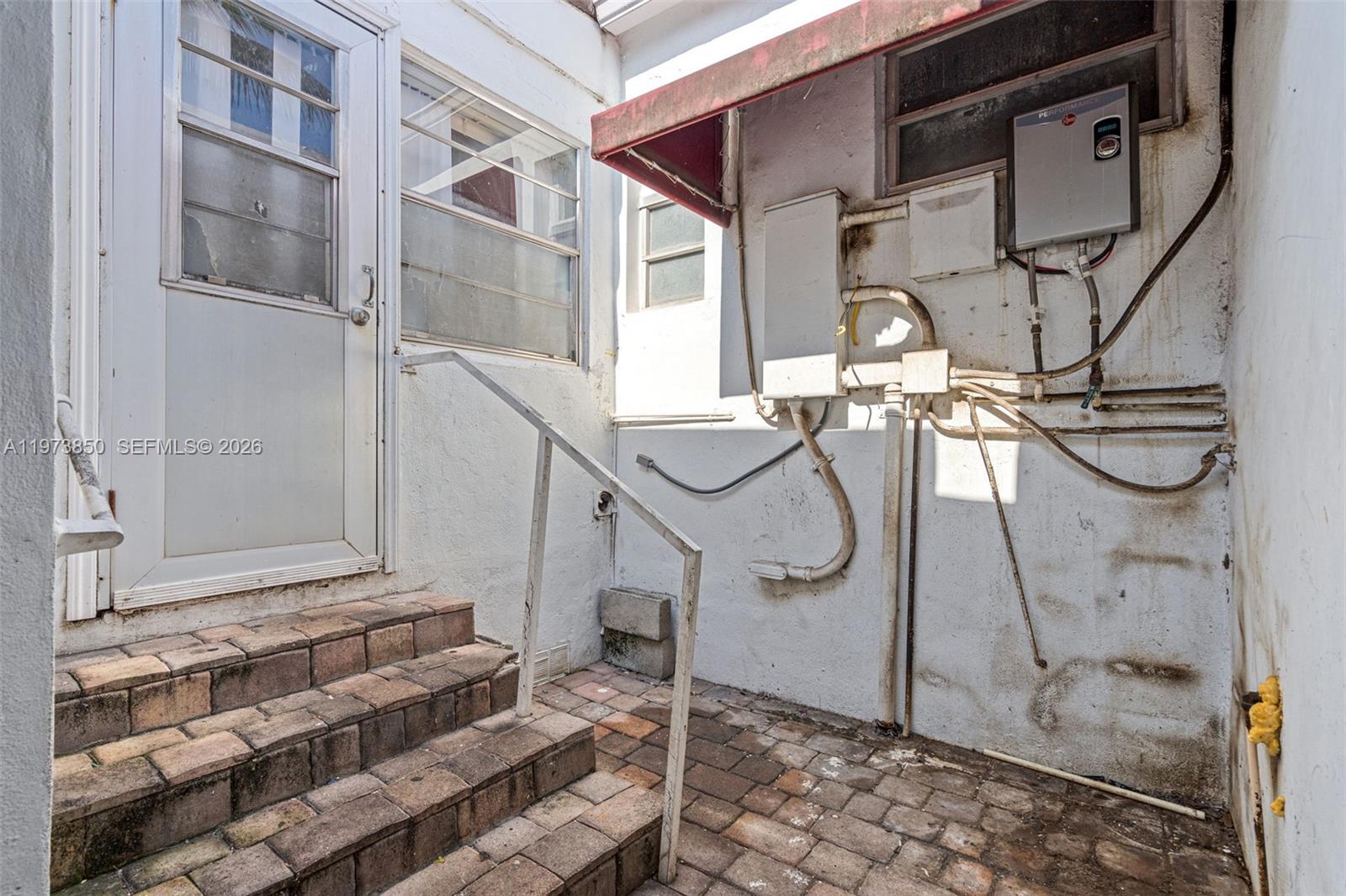 2220 SW 16th Ter Miami, FL 33145