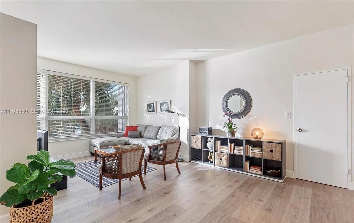 4925 Collins Ave #2H