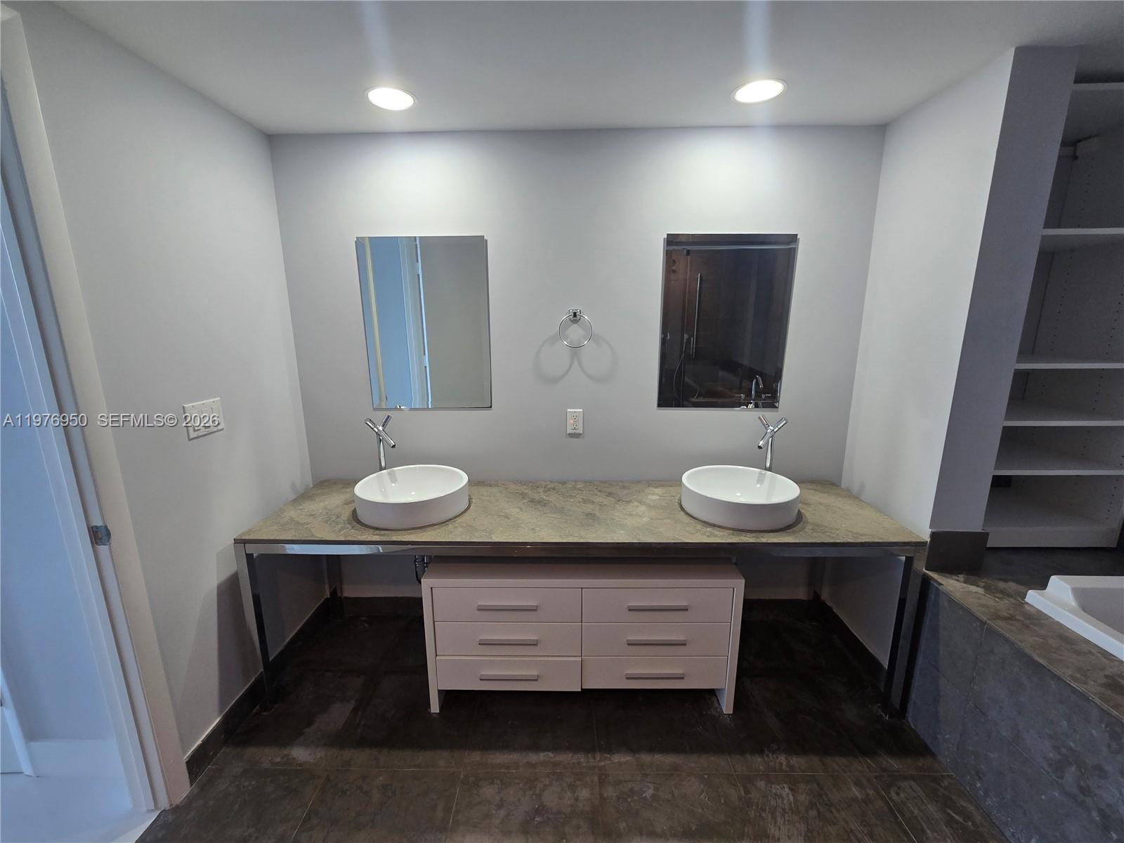 image Icon Brickell I11