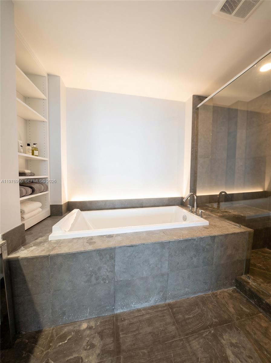 image Icon Brickell I12