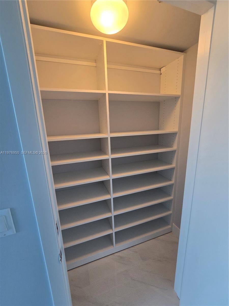 image Icon Brickell I16