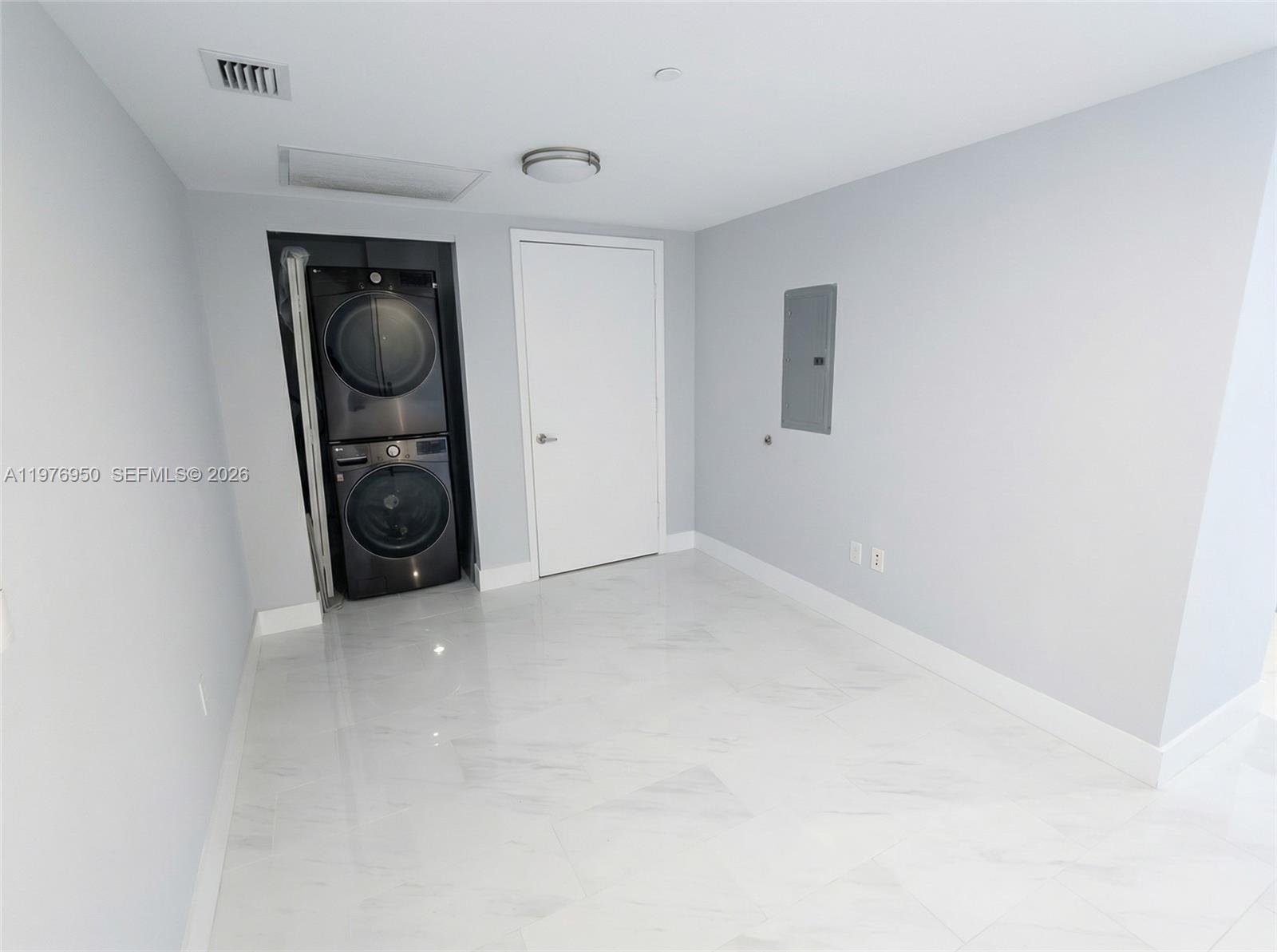 image Icon Brickell I8