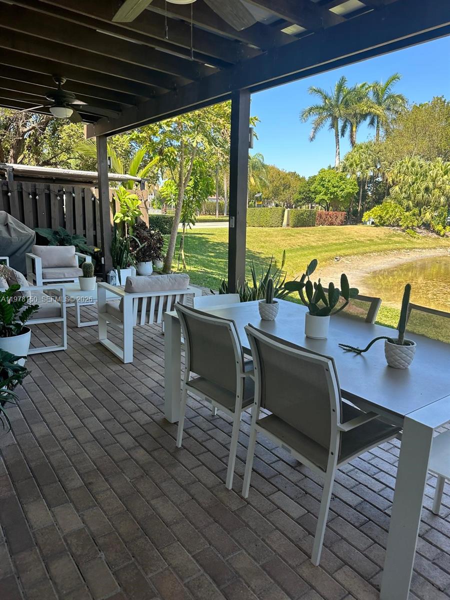 10923 NW 70th St #10923