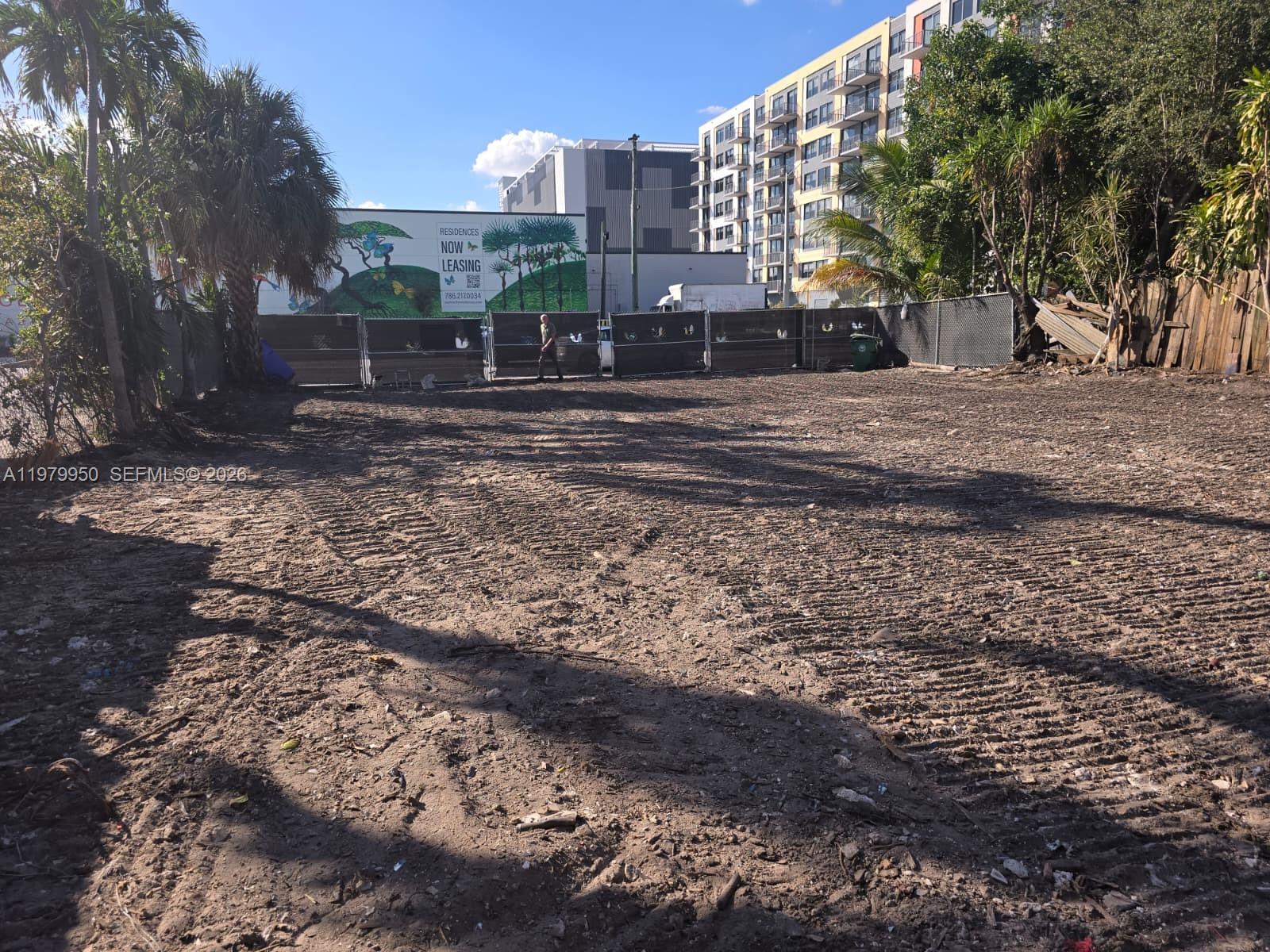 951 NW 37th Ave Miami, FL 33125