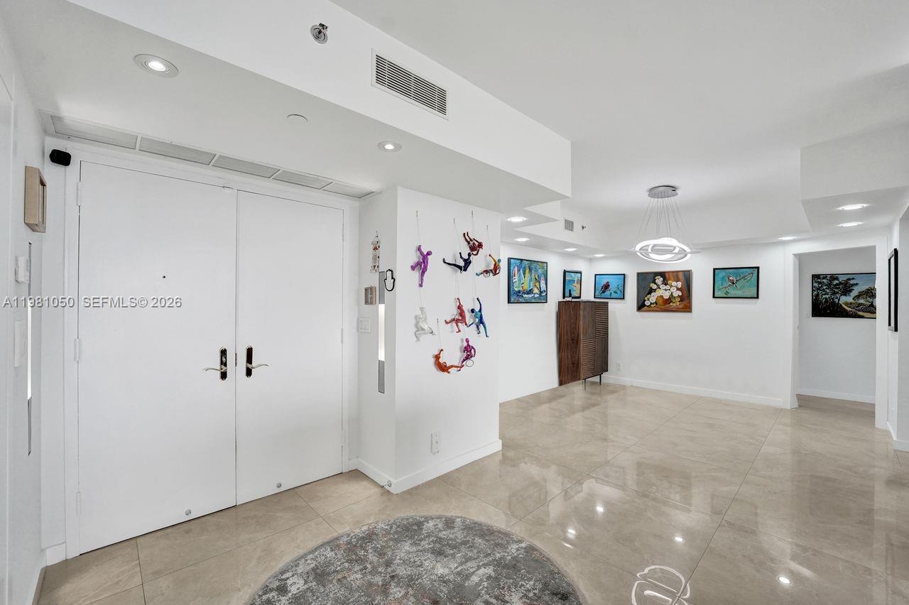 image Hamptons West12