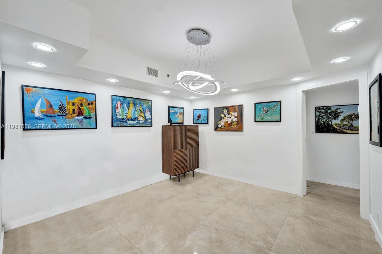 image Hamptons West13