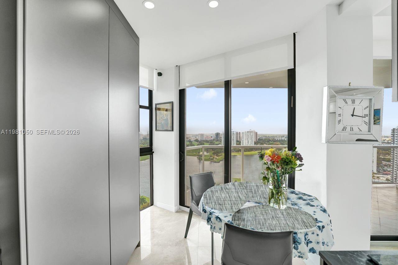 image Hamptons West18