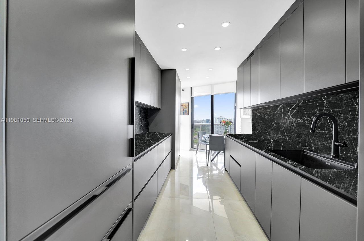 image Hamptons West21