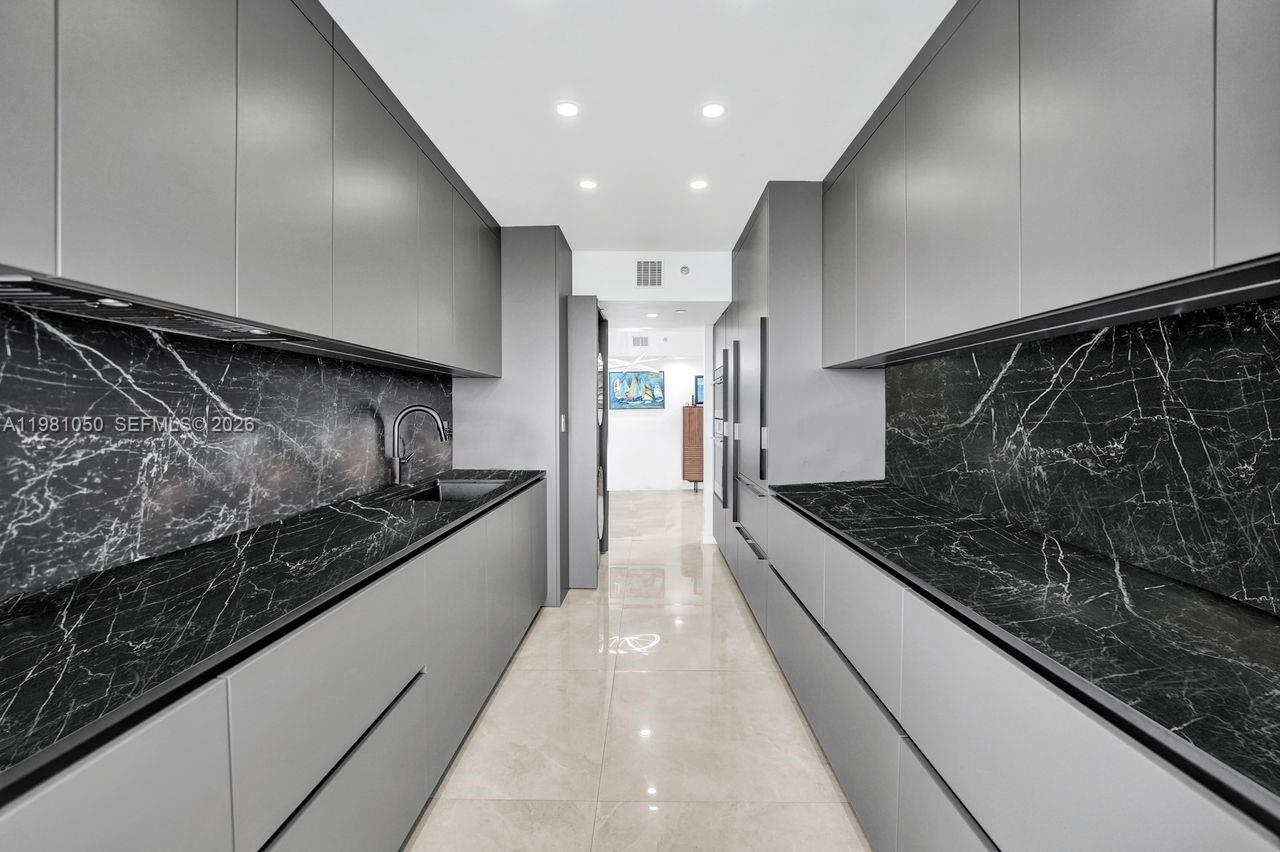 image Hamptons West23