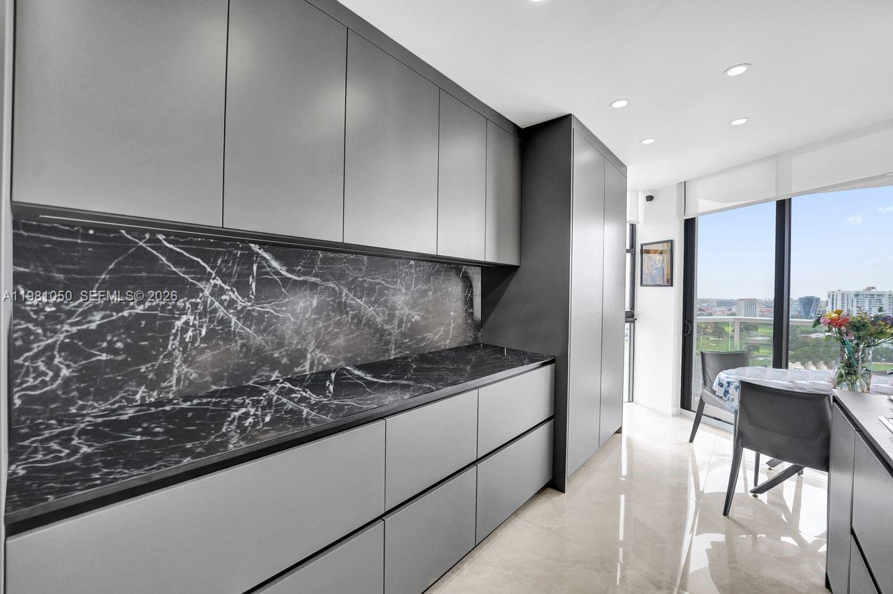 image Hamptons West24