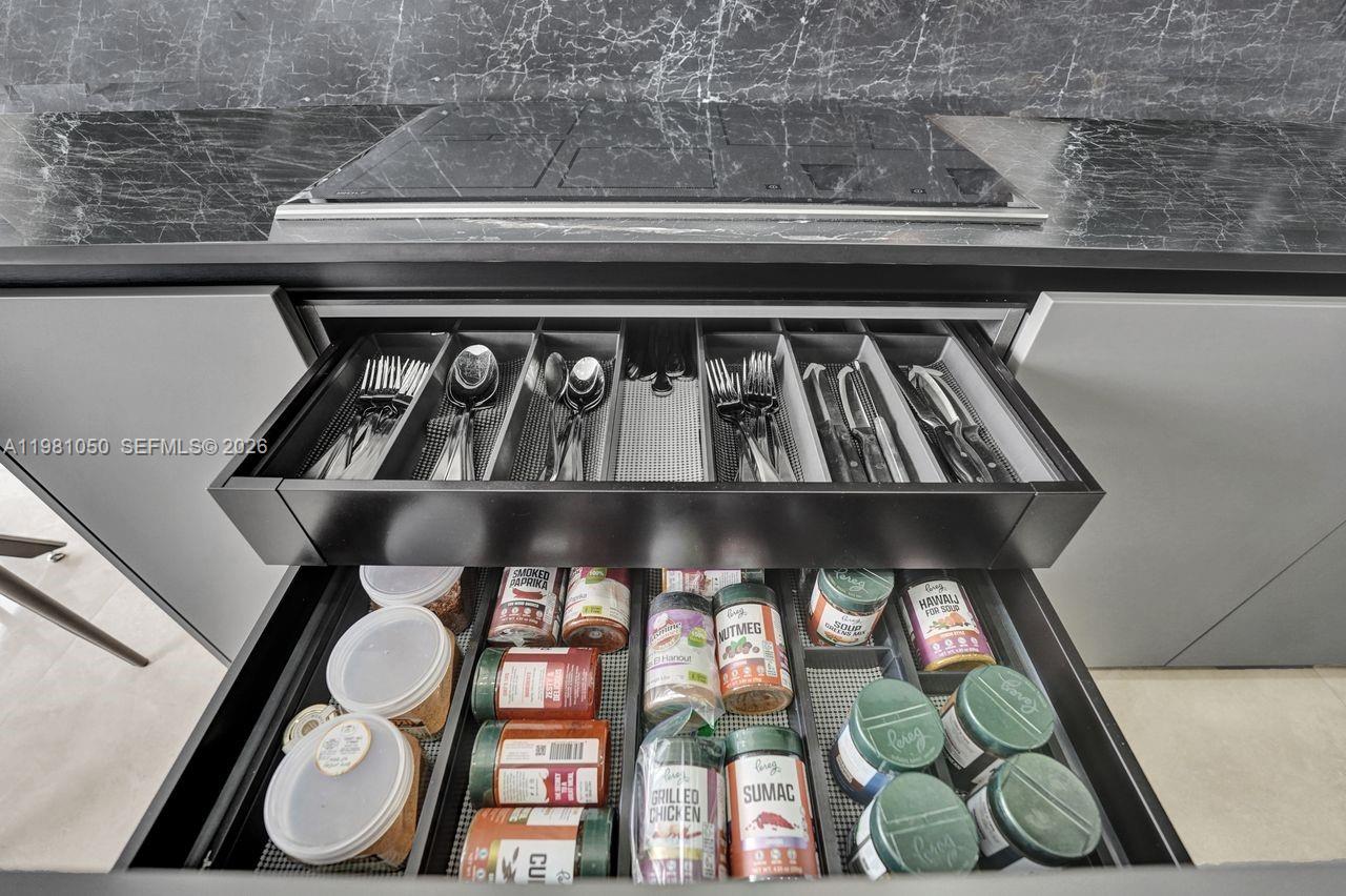 image Hamptons West32