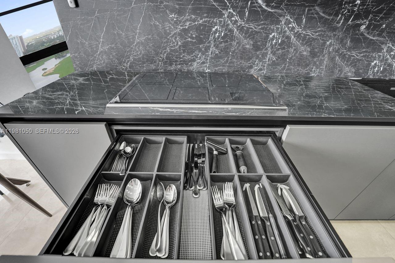 image Hamptons West33