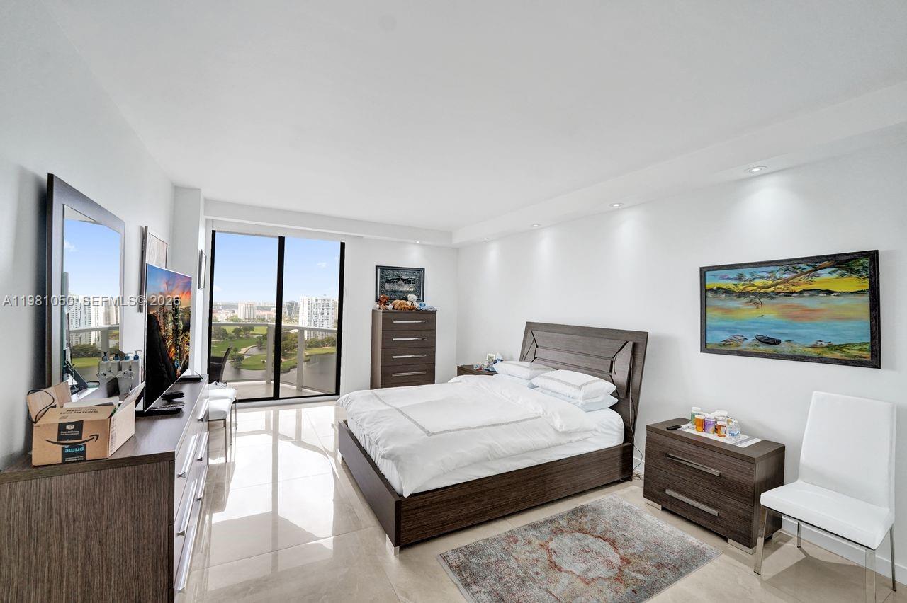 image Hamptons West38