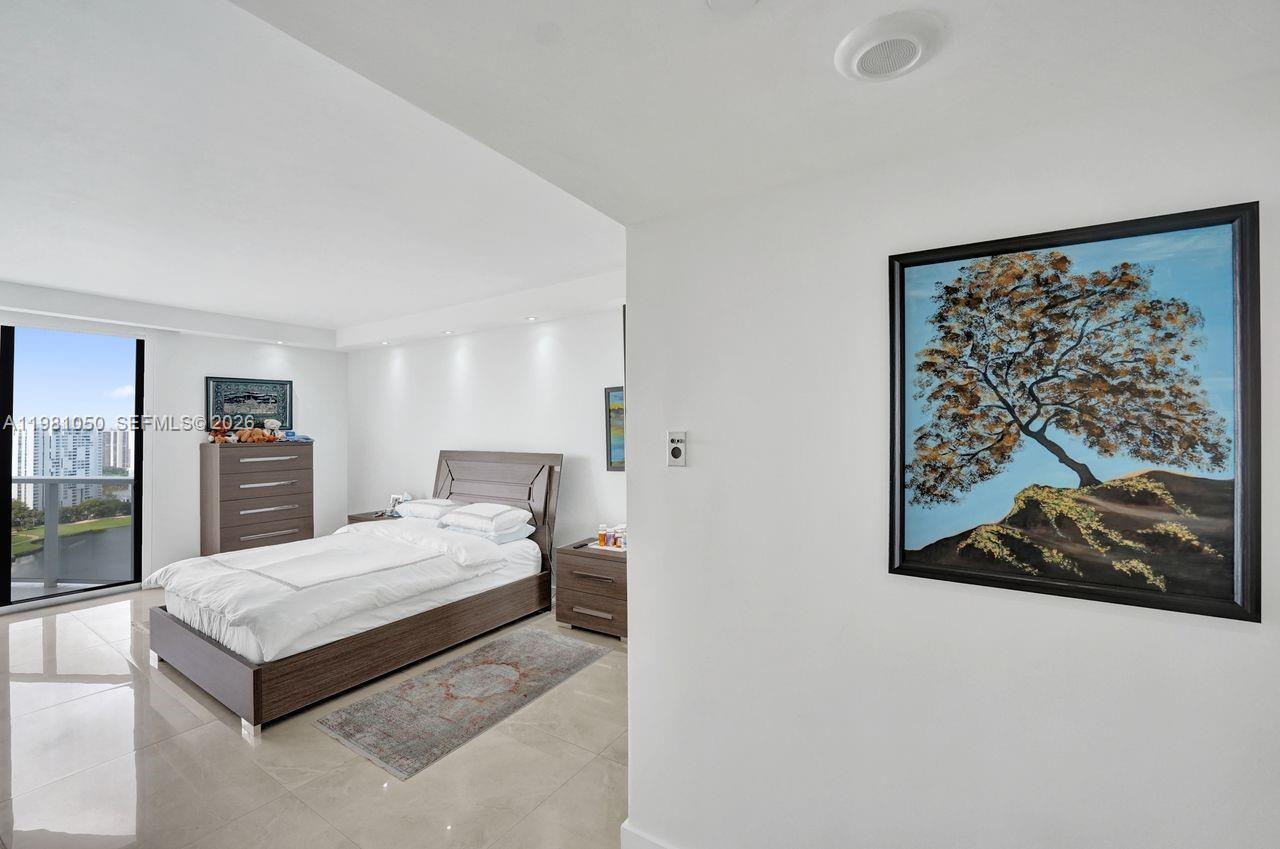 image Hamptons West40