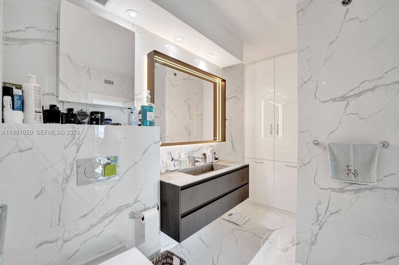 image Hamptons West45