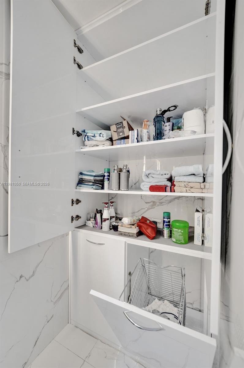 image Hamptons West48