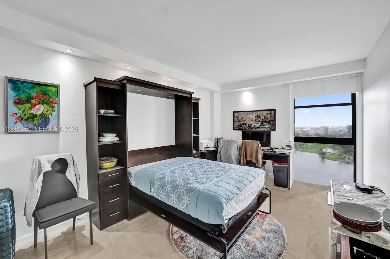 image Hamptons West50