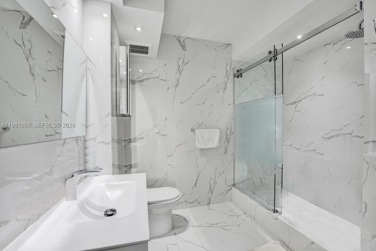 image Hamptons West54