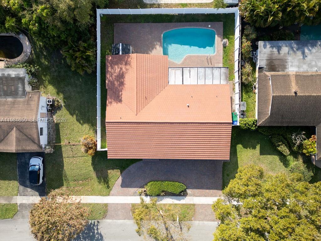 1710 NW 106th Ter Pembroke Pines, FL 33026