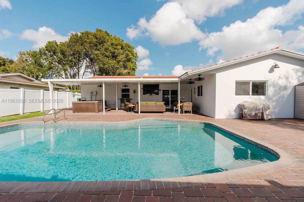 1710 NW 106th Ter Pembroke Pines, FL 33026