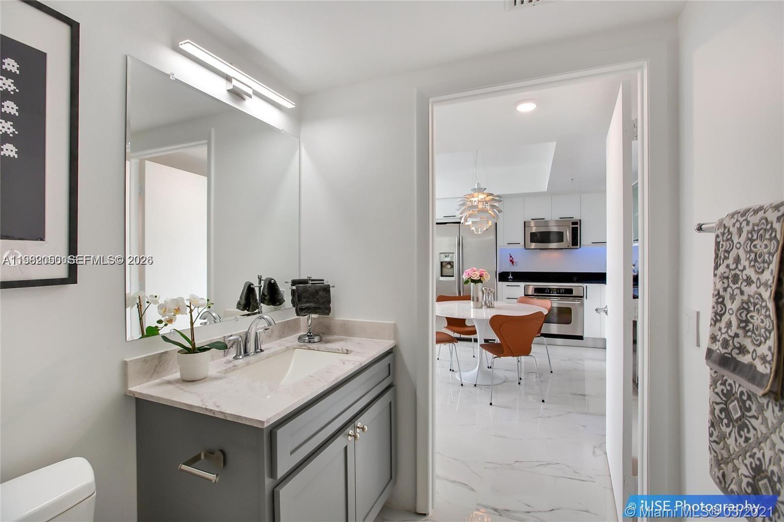 41 SE 5th St #2109 Miami, FL 33131