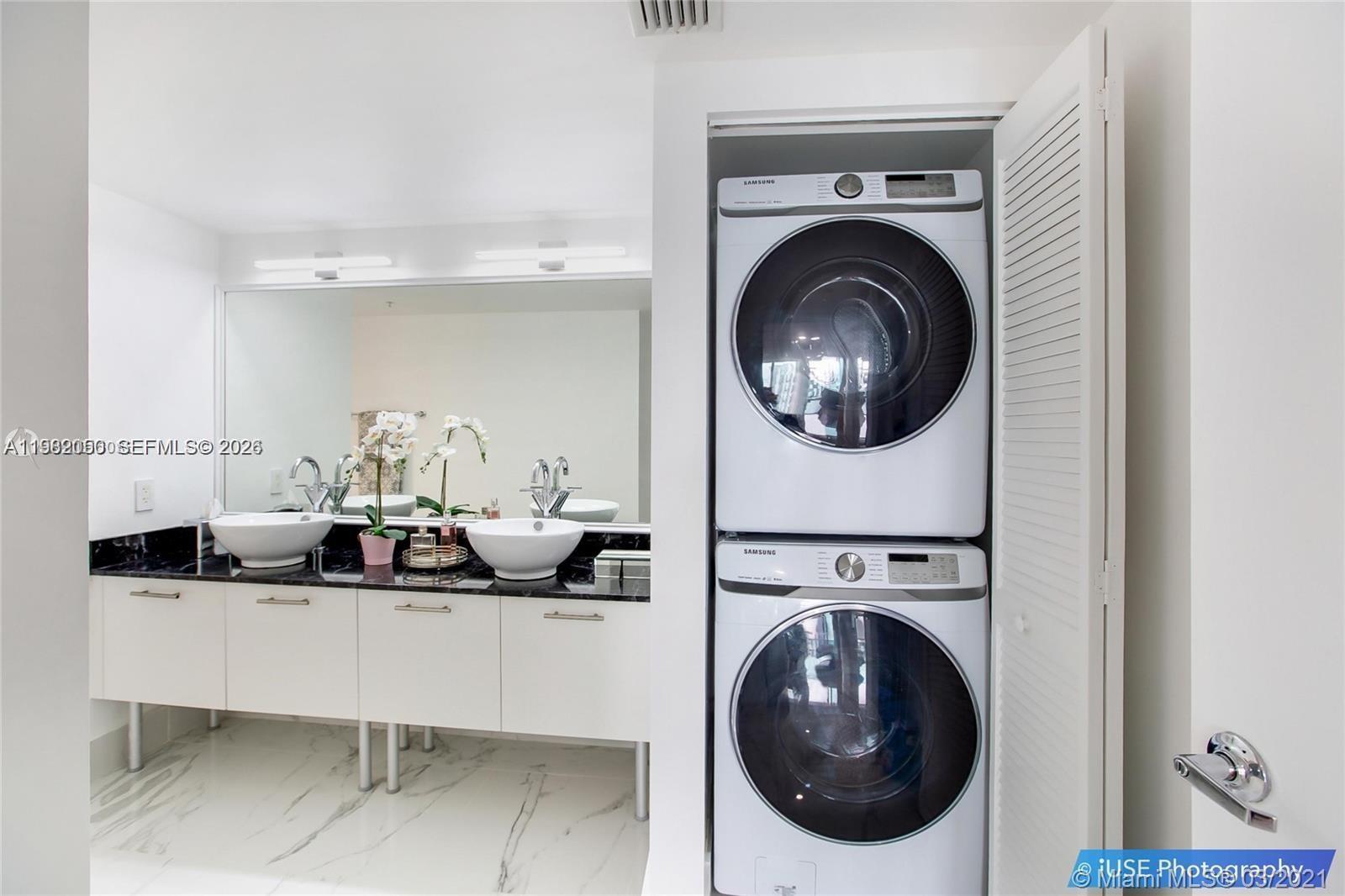 41 SE 5th St #2109 Miami, FL 33131