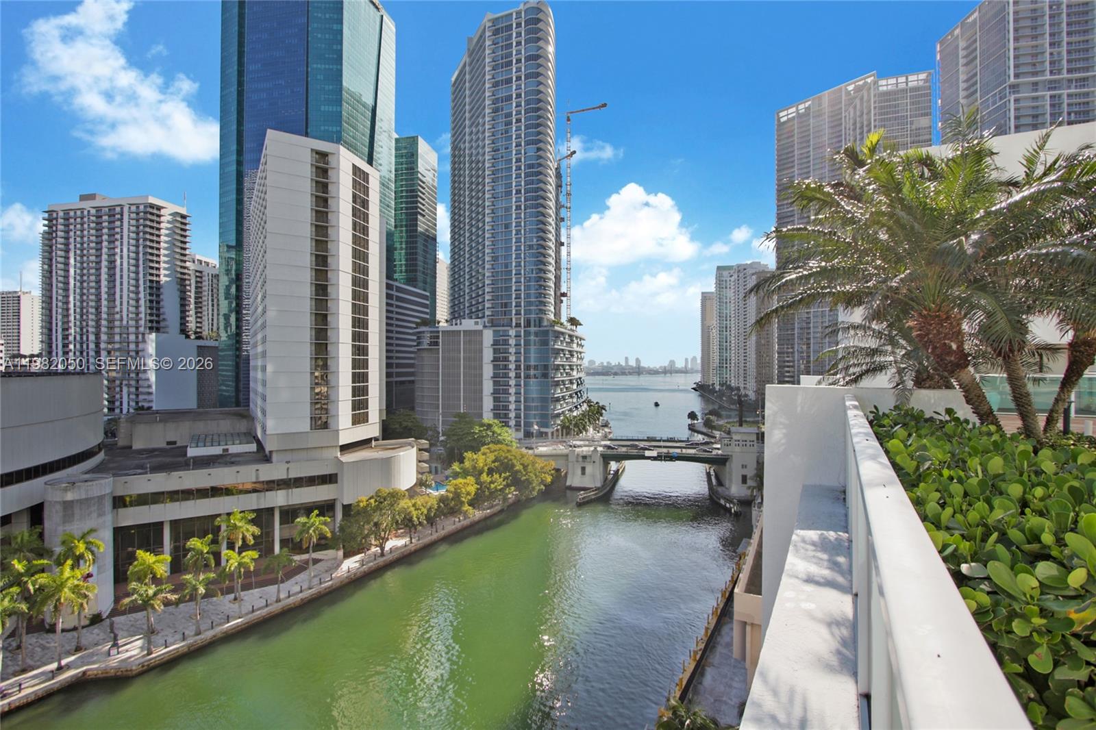 image Brickell on the River South35