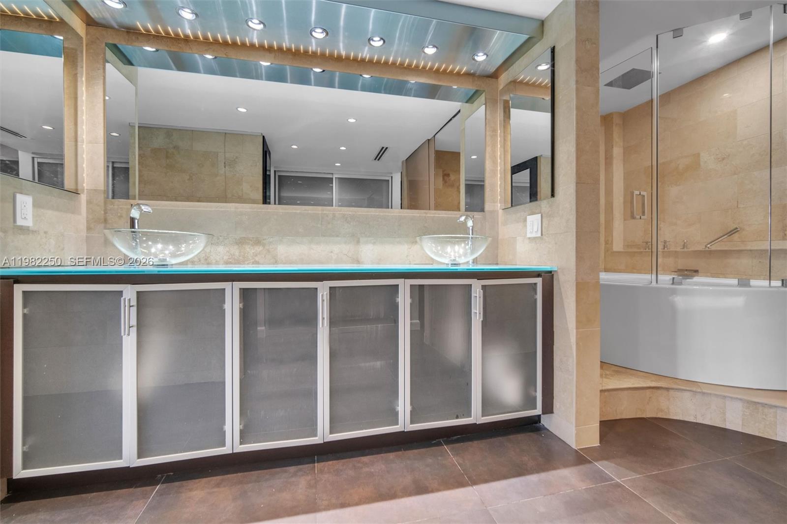 199 Ocean Ln Dr #1009 Key Biscayne, FL 33149