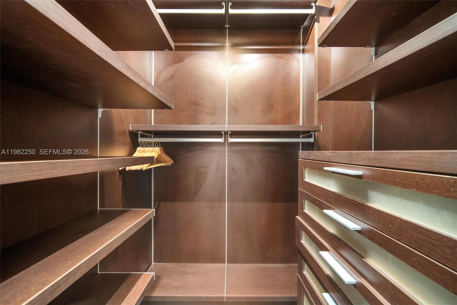 199 Ocean Ln Dr #1009 Key Biscayne, FL 33149