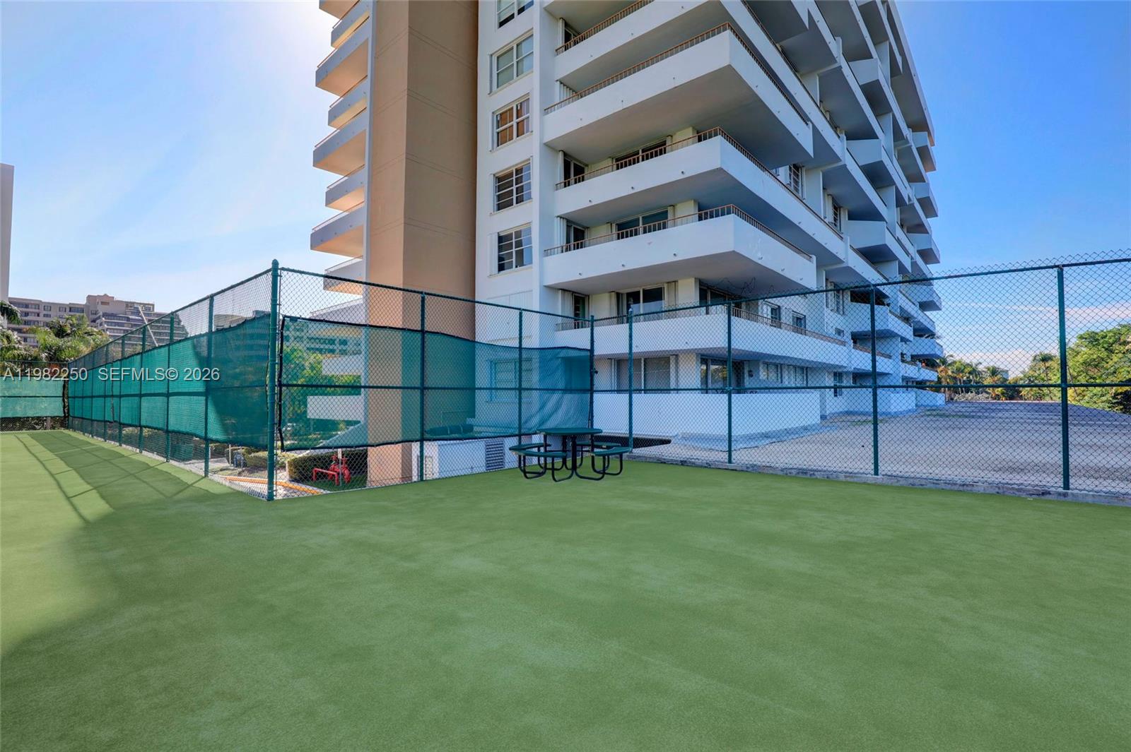 199 Ocean Ln Dr #1009 Key Biscayne, FL 33149