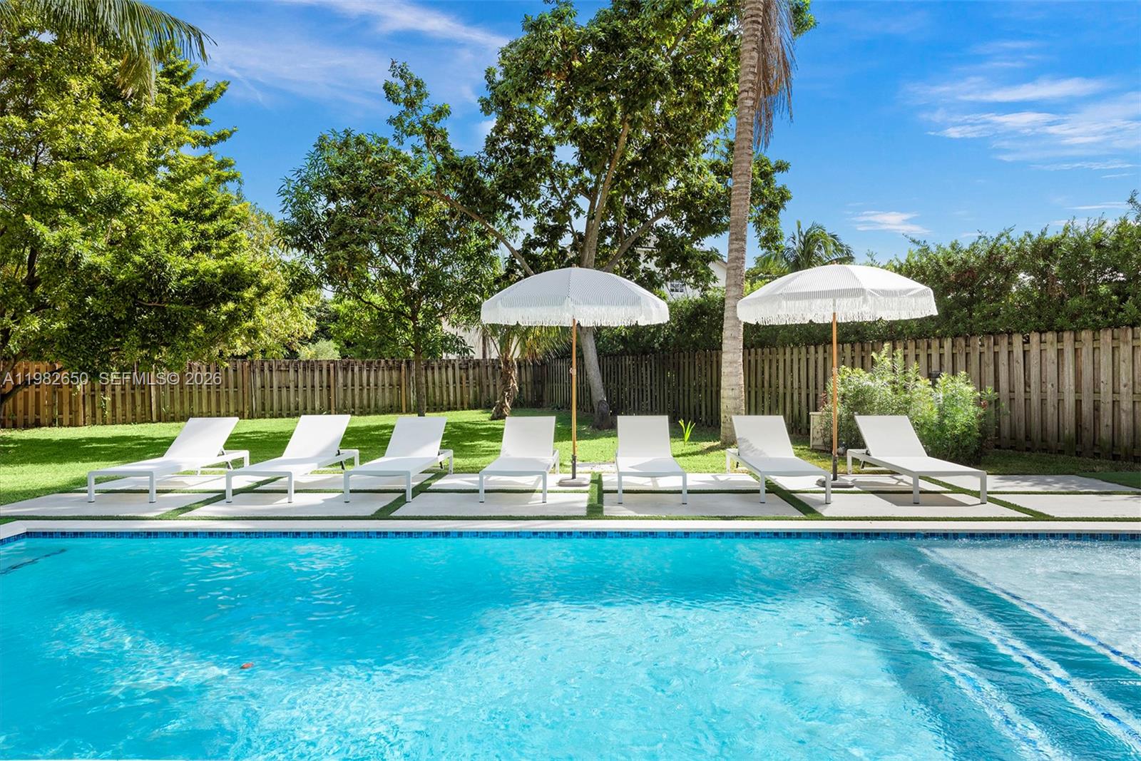 995 NE 107th St Miami, FL 33161