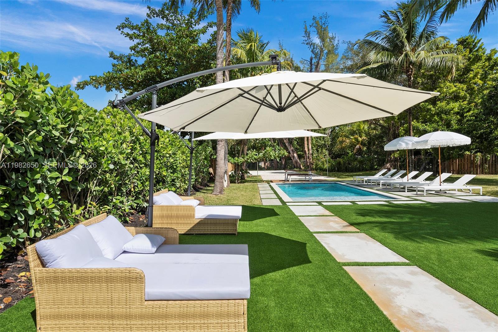 995 NE 107th St Miami, FL 33161