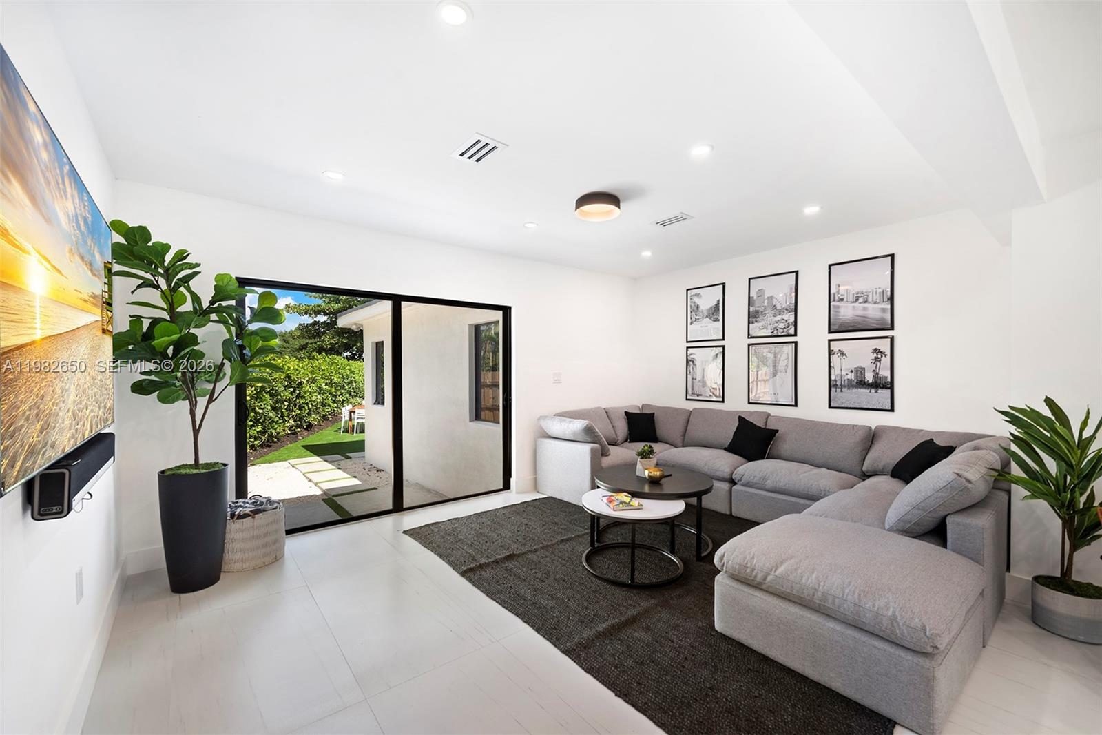 995 NE 107th St Miami, FL 33161