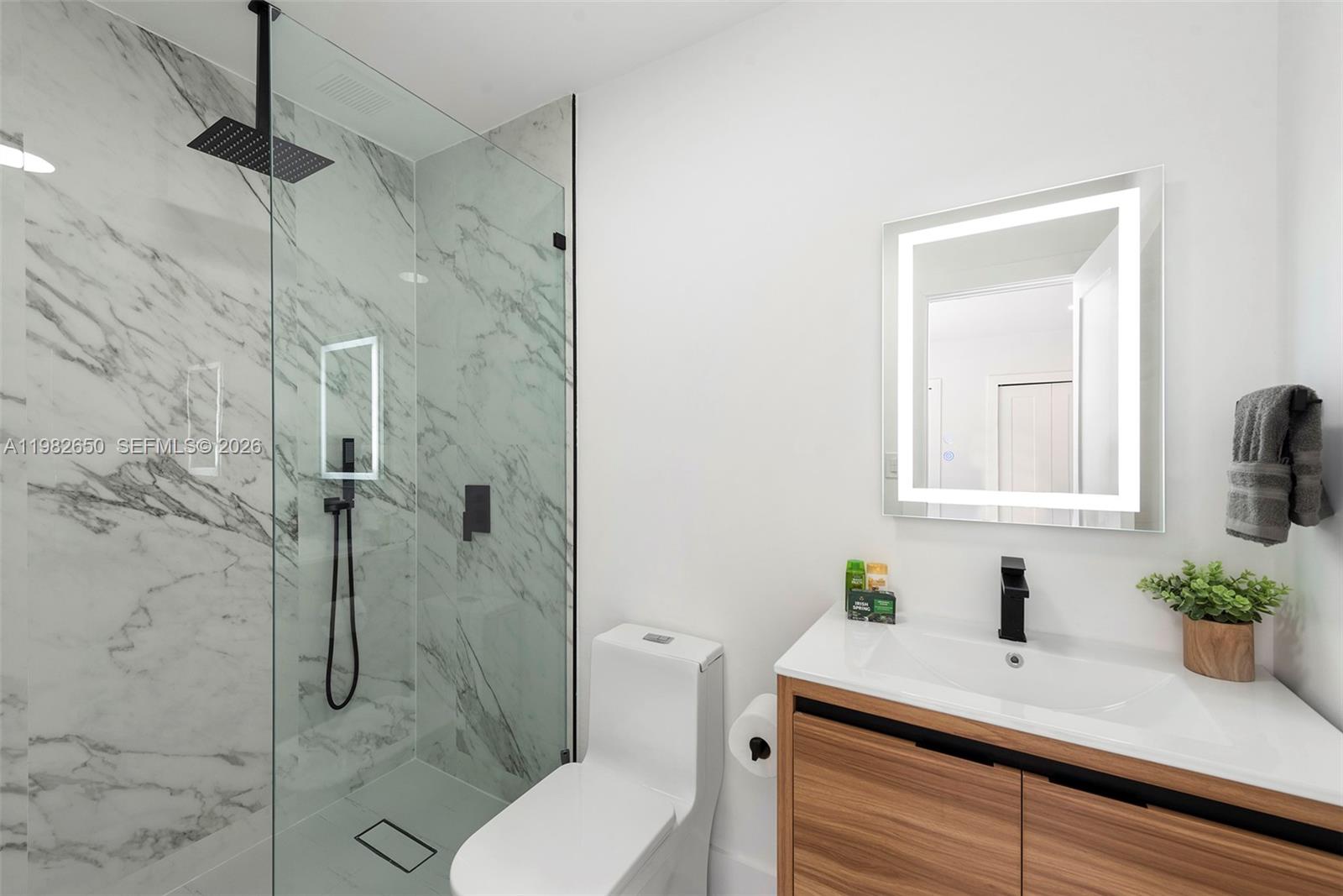 995 NE 107th St Miami, FL 33161