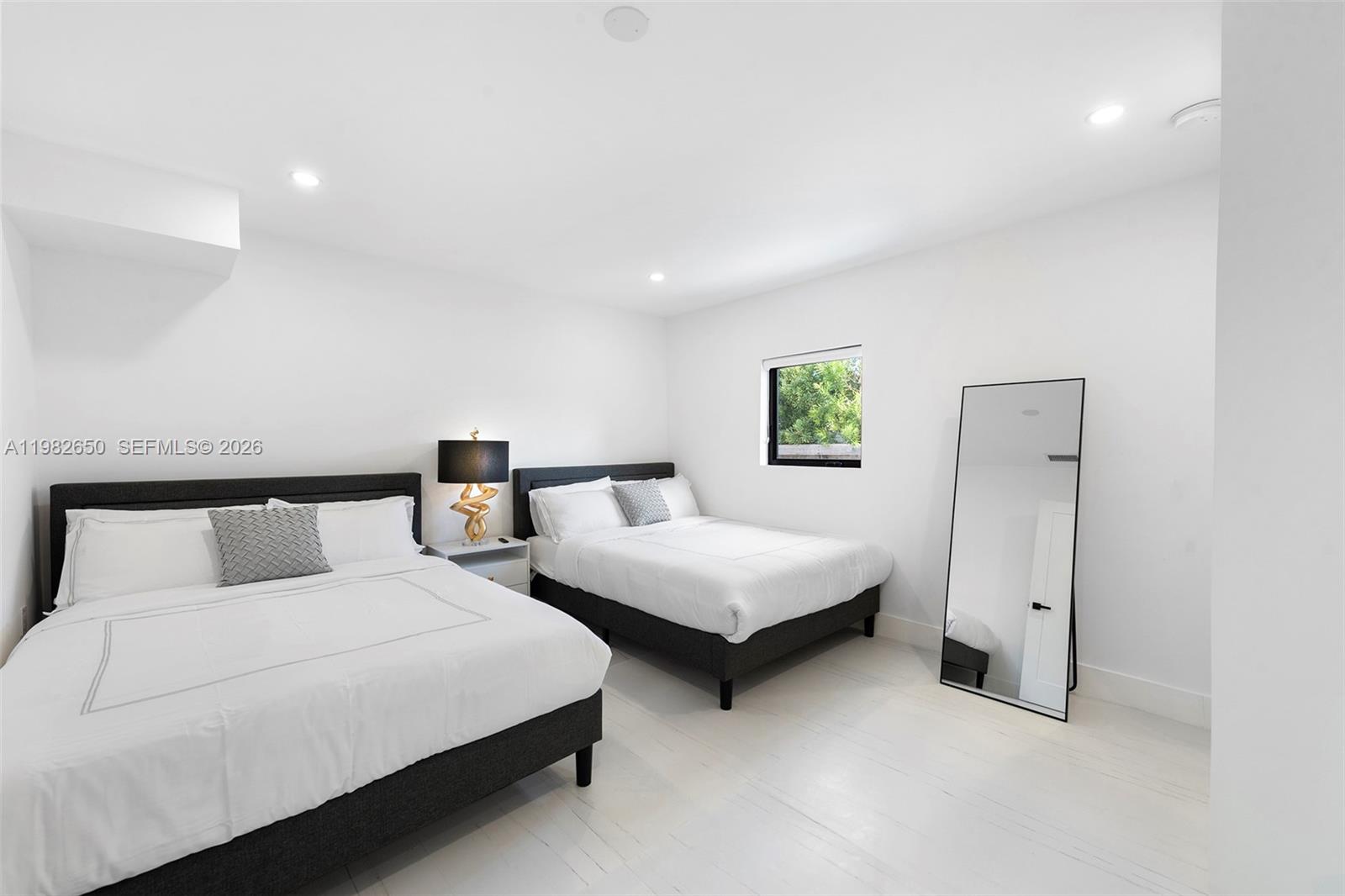 995 NE 107th St Miami, FL 33161