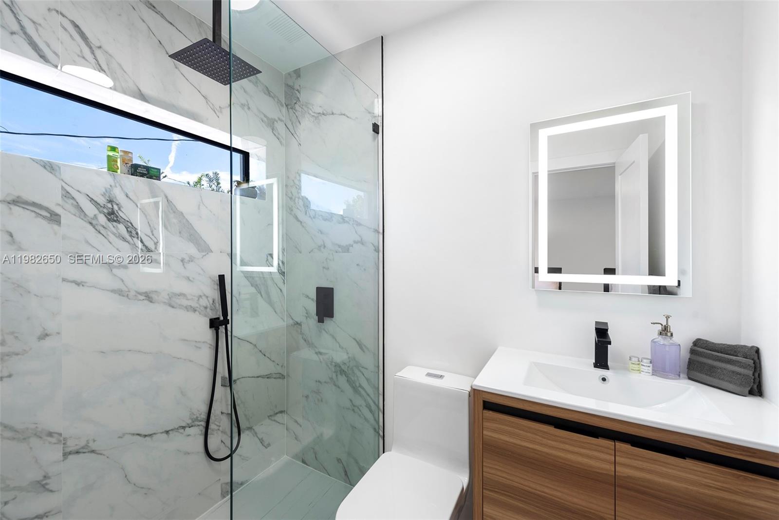 995 NE 107th St Miami, FL 33161