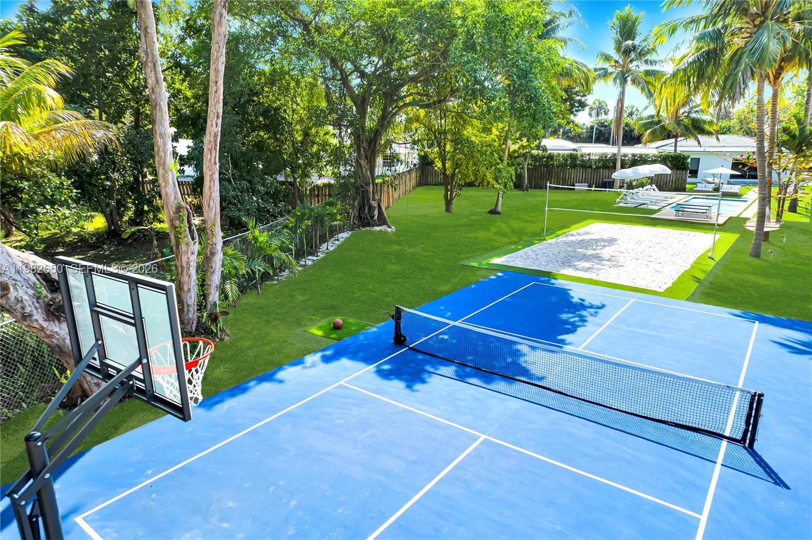 995 NE 107th St Miami, FL 33161