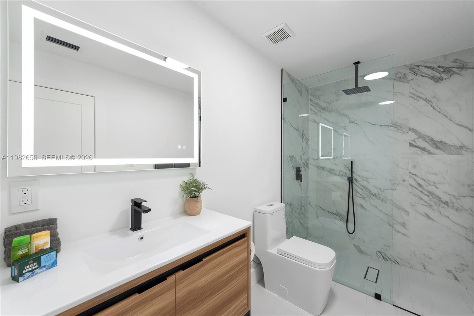 995 NE 107th St Miami, FL 33161