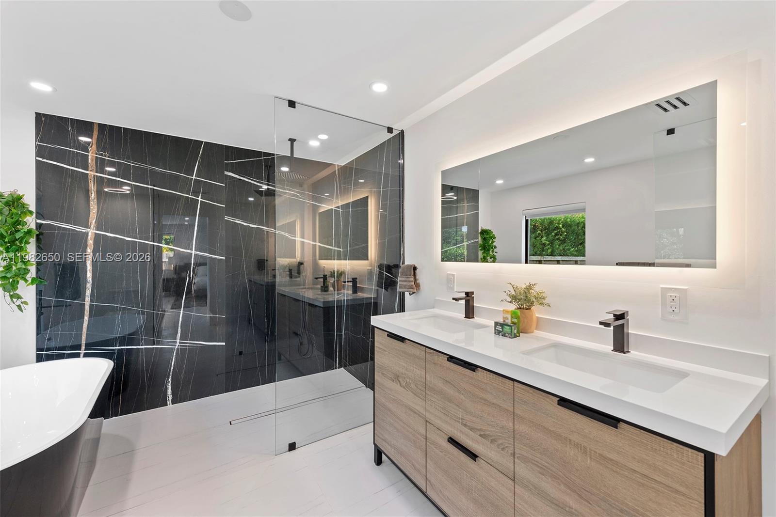 995 NE 107th St Miami, FL 33161