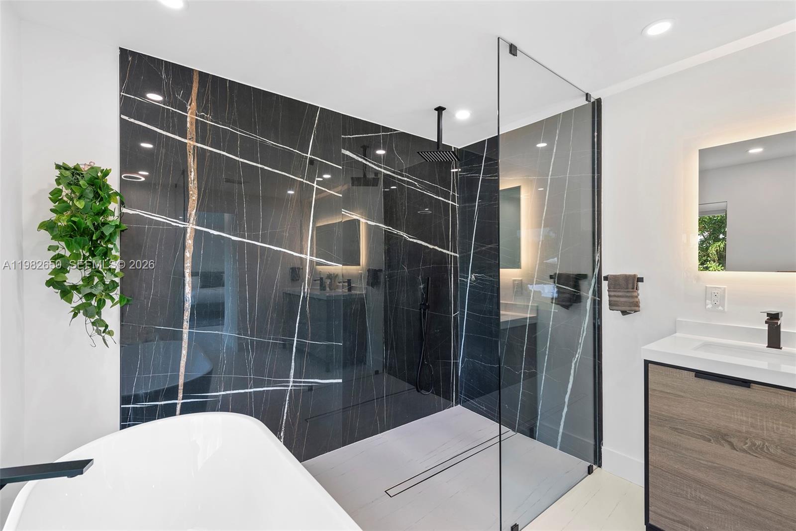 995 NE 107th St Miami, FL 33161