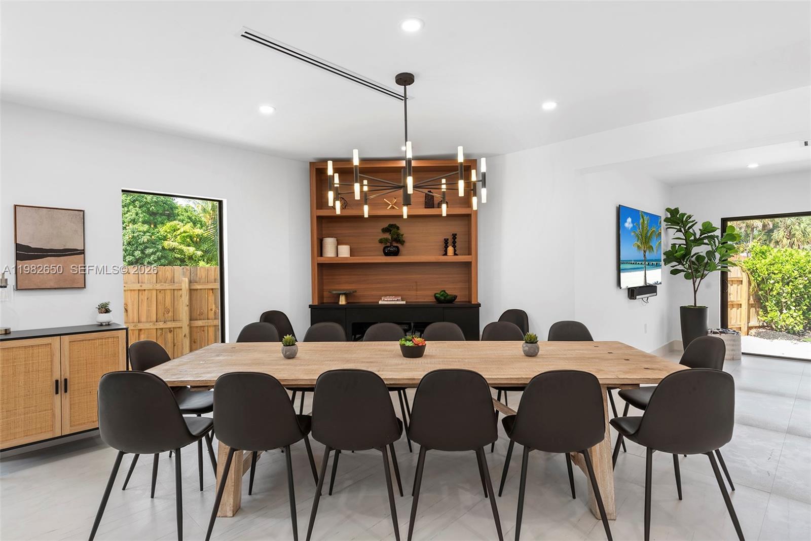 995 NE 107th St Miami, FL 33161