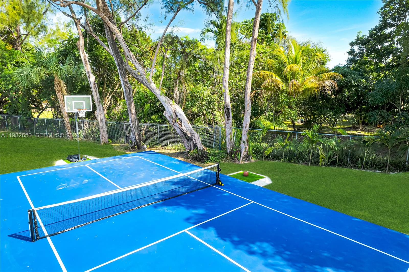 995 NE 107th St Miami, FL 33161